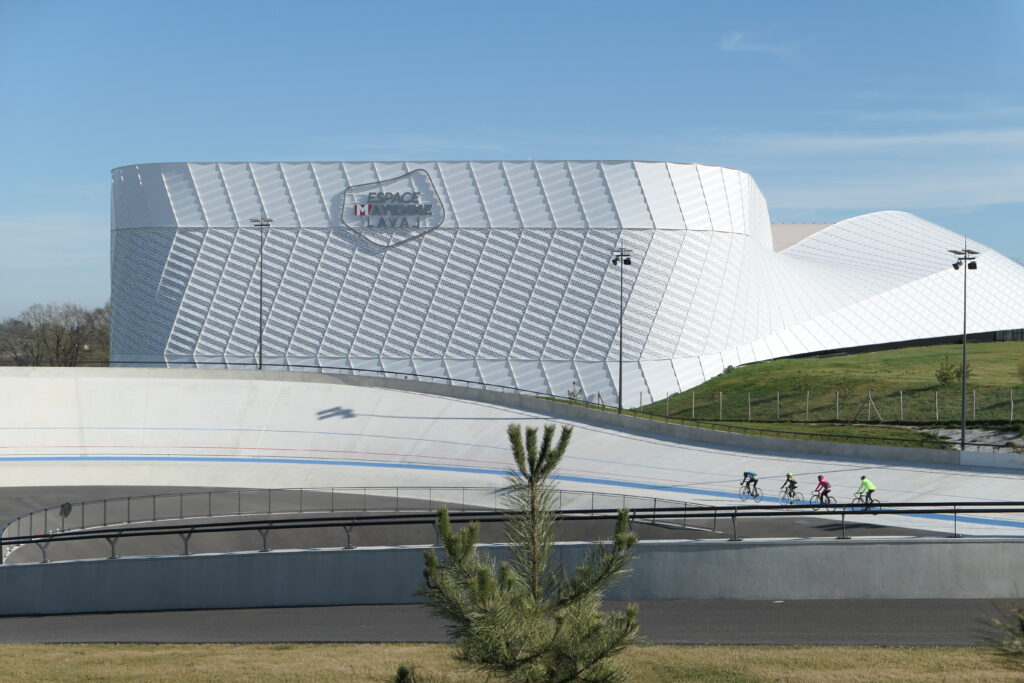 Espace Mayenne Laval – salle de concert, de plus, accessible facilement grâce à notre service de chauffeur privé VTC.