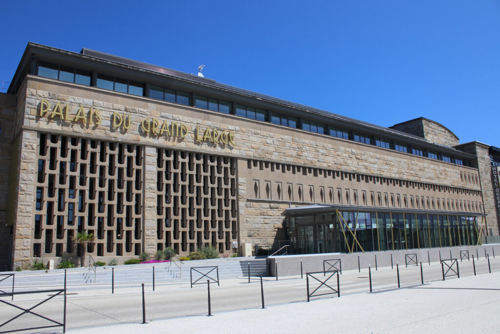 Palais du Grand Large – déplacements facilités, de plus, votre VTC vous accompagne en toute sérénité vers cet espace emblématique.