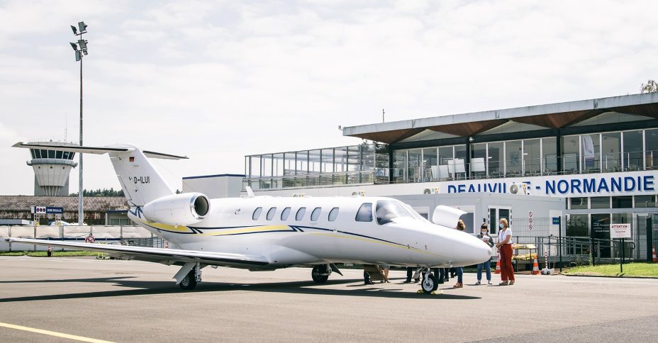 Chauffeur privé VTC pour jet privé à Dinard