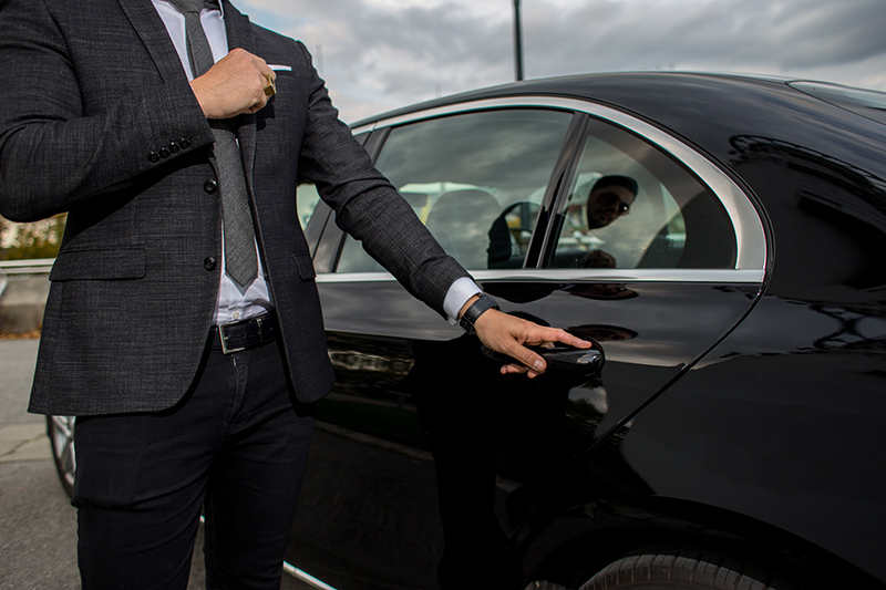 Chauffeur privé VTC Lorient Paris – berline Mercedes transfert longue distance premium