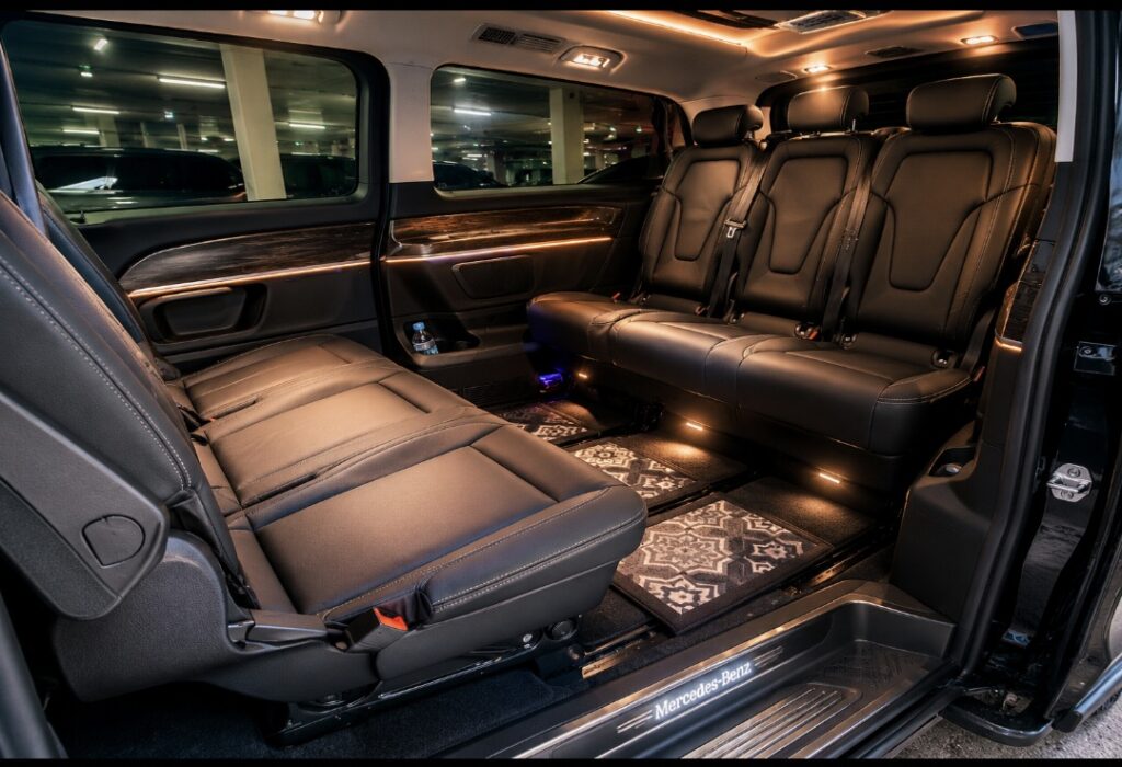 Intérieur du van Mercedes VTC HRC pour les transferts entre Saint-Malo et le Mont-Saint-Michel